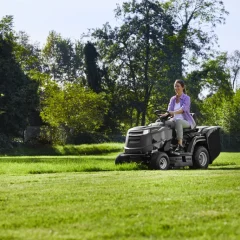 ALPINA tracteur à gazon AT4 84 HA, 84 cm de largeur de coupe, hydrostat